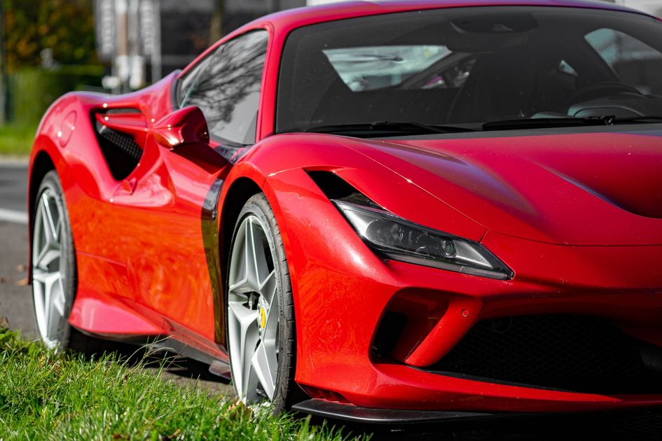 Presunta estafa con Ferrari en Bogotá: clientes denuncian vehículos retenidos en Panamá