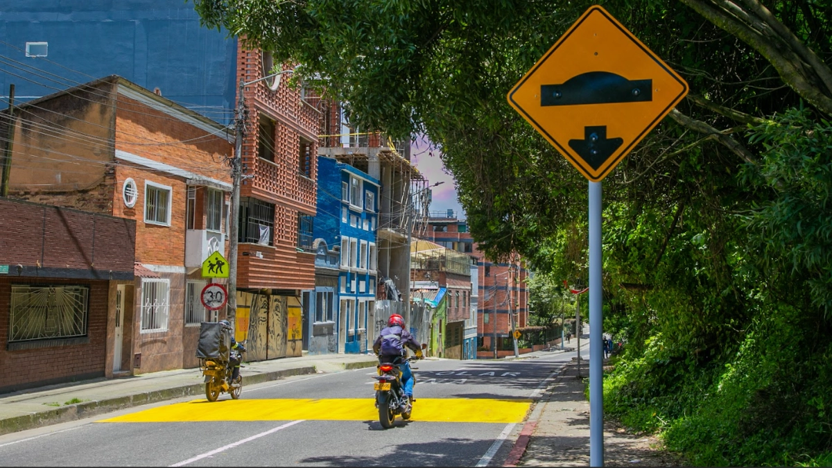 Resaltados parabólicos: la estrategia nórdica que salva vidas y ahorra 290.000 millones a Bogotá